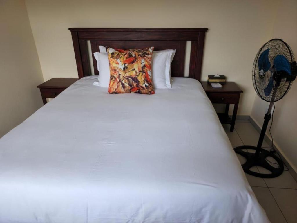 Lily Park Themepark Hotel Rustenburg Room photo